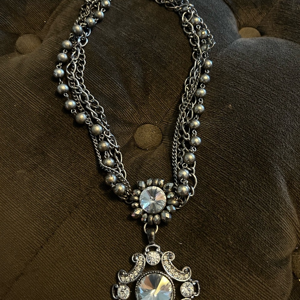 Elegant Silver Necklace with Crystal Accents
